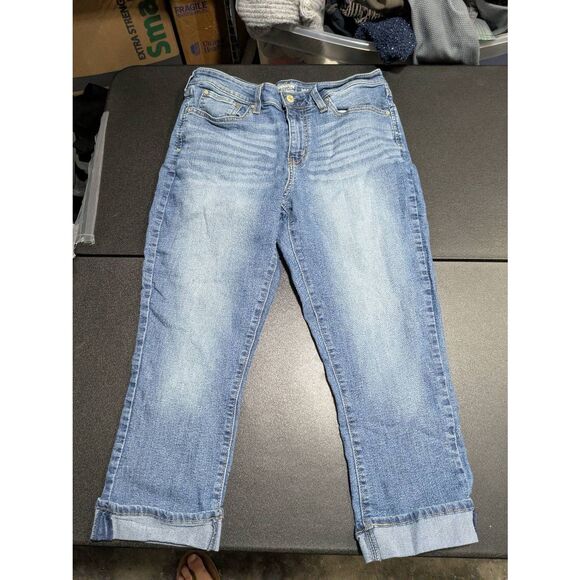 Signature by Levi Strauss & Co. Gold Label Mid-Rise Capri Jeans Cuffed Style Wom - Picture 5 of 9